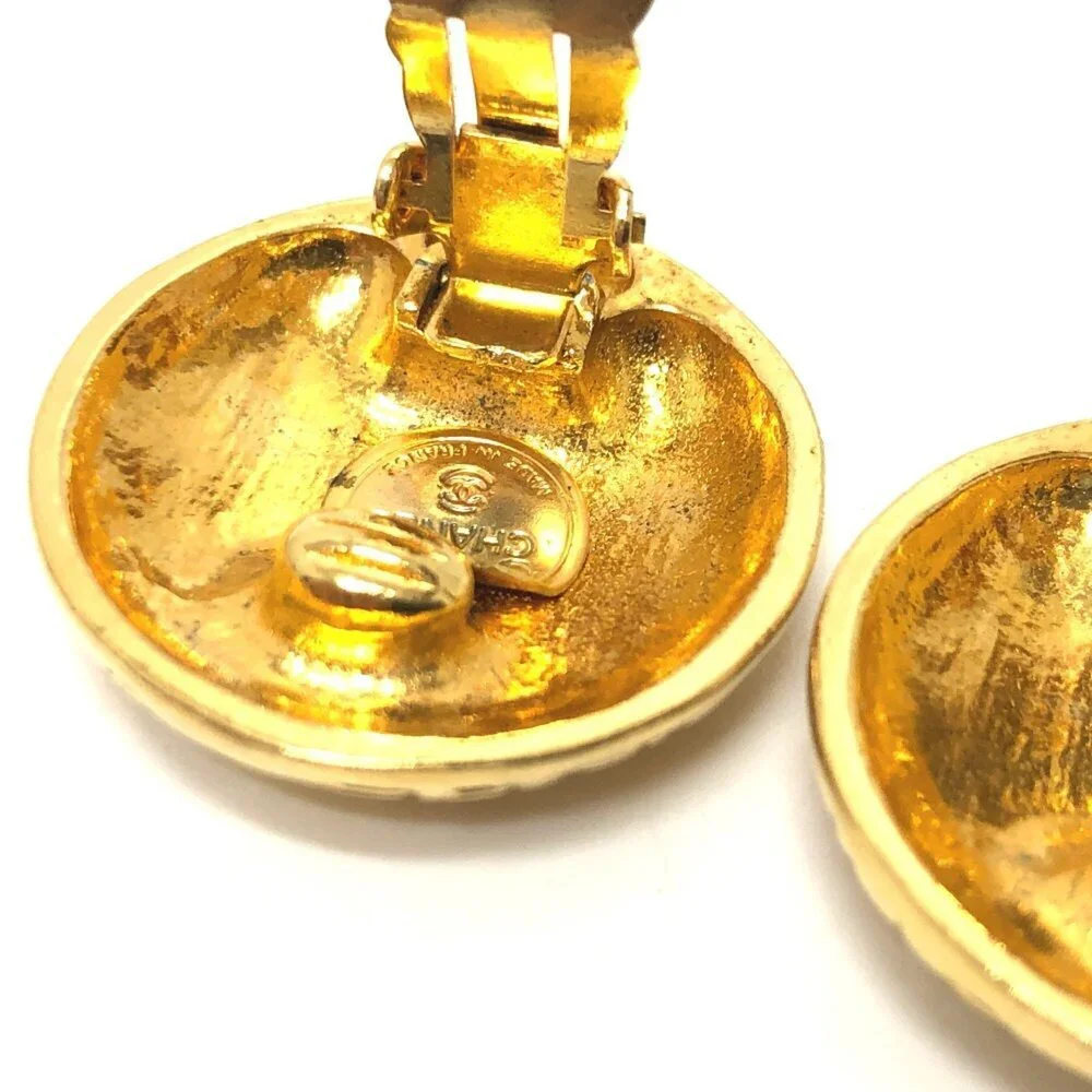 CHANEL Vintage Gold Earrings - Picture 6 of 12